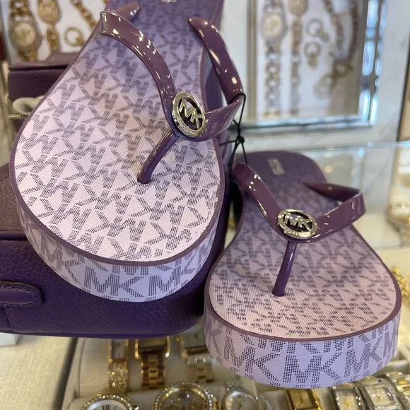 Michael Kors BEDFORD FLIP FLOP
PVC/OMBRE MK SIG
Platform Sandals 
Dark Purple - Picture 12 of 16